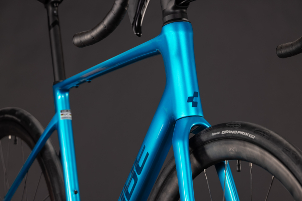 Cube Attain C:62 SLX bali´n´blue 28" 2027 Országúti Kerékpár - kék