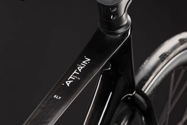 Cube Attain C:62 SLT carbon´n´white 28" 2027 Országúti Kerékpár - carbon