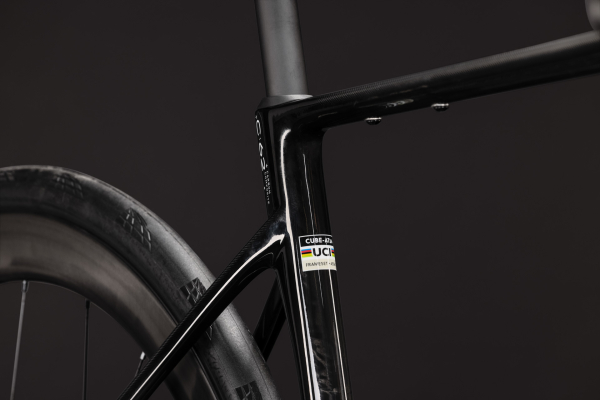 Cube Attain C:62 SLT carbon´n´white 28" 2027 Országúti Kerékpár - carbon