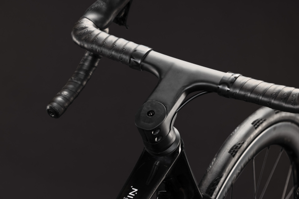 Cube Attain C:62 SLT carbon´n´white 28" 2027 Országúti Kerékpár - carbon