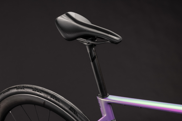 Cube Attain C:62 SLT cosmicpurple´n´black 28" 2027 Országúti Kerékpár - pink