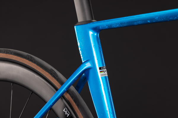 Cube Litening AIR C:68X Race bluetwister´n´prizm 28" 2027 Országúti Kerékpár - kék