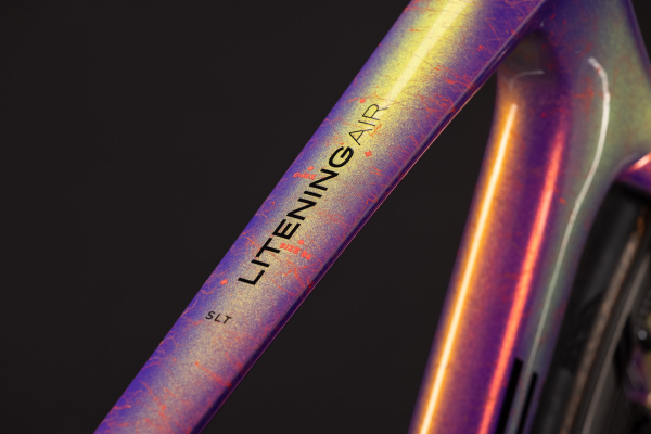 Cube Litening AIR C:68X SLT beamfibre´n´black 28" 2027 Országúti Kerékpár - korall