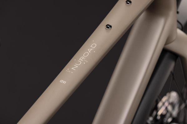 Cube Nuroad ONE FE wood´n´grey 28" 2027 Országúti Kerékpár - barna