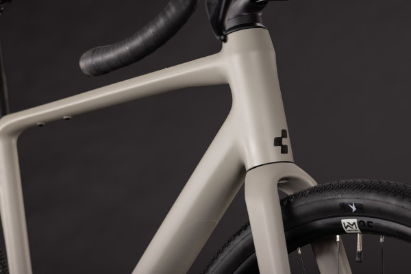 Cube Nuroad EX oatgrey´n´black 28" 2027 Országúti Kerékpár - világosszürke