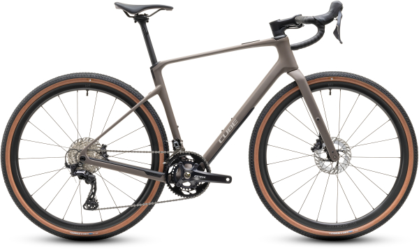 Cube Nuroad C:62 Pro cedar´n´stone 28" 2027 Országúti Kerékpár - barna