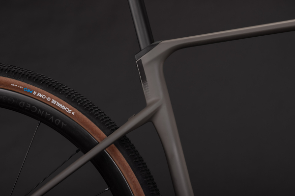Cube Nuroad C:62 Pro cedar´n´stone 28" 2027 Országúti Kerékpár - barna
