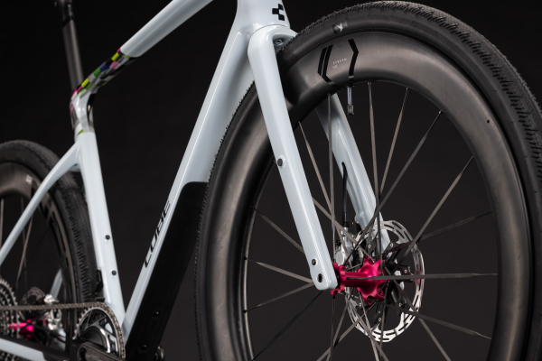 Cube Nuroad C:62 SLT glacier´n´magenta 28" 2027 Országúti Kerékpár - szürke