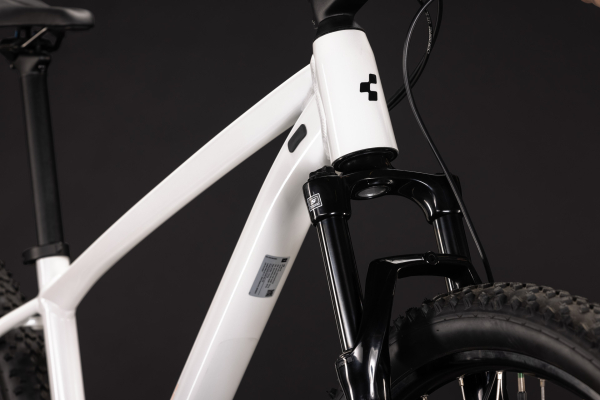 Cube Aim ONE metallicwhite´n´black 29" 2027 Hardtail Mountain Bike Kerékpár - fehér