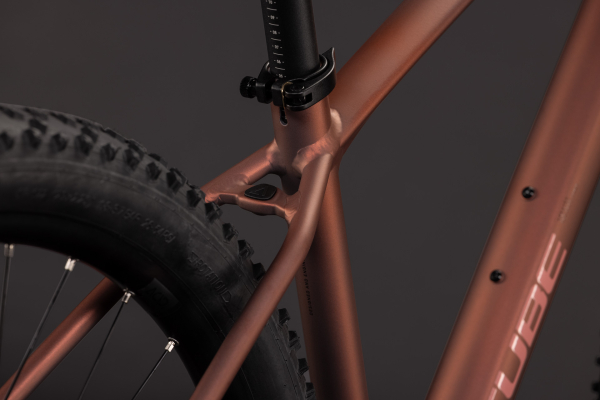 Cube Aim SLX rustyrose´n´peach 27,5" 2027 Hardtail Mountain Bike Kerékpár - barna