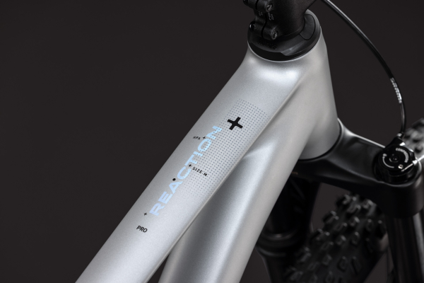 Cube Reaction Pro platinum´n´black 27,5" 2027 Hardtail Mountain Bike Kerékpár - szürke