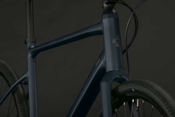 Cube Nulane Pro night´n´chrome 28" 2027 Fittness Kerékpár - fekete