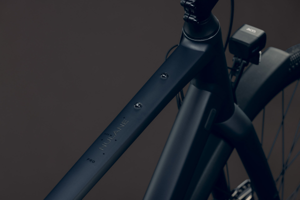 Cube Nulane Pro FE night´n´chrome 28" 2027 Fittness Kerékpár - fekete
