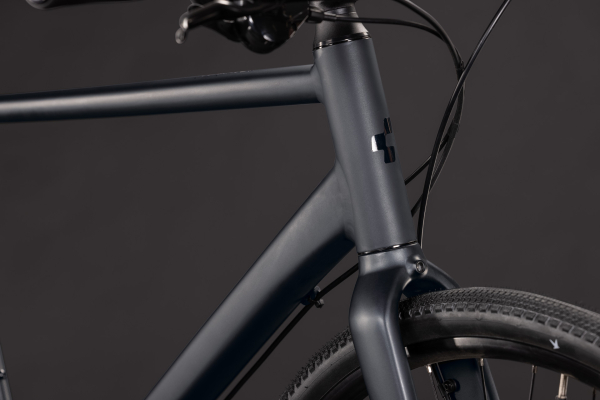 Cube Nulane Deluxe EXC grey´n´chrome 28" 2027 Fittness Kerékpár - sötétszürke