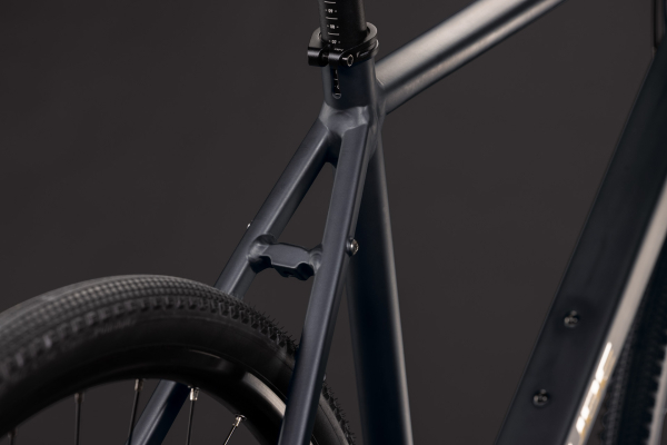 Cube Nulane Deluxe EXC grey´n´chrome 28" 2027 Fittness Kerékpár - sötétszürke