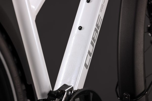 Cube Nature Pro FE metallicwhite´n´reflex 28" 2027 Offroad Cross Trekking Trapeze Kerékpár - fehér