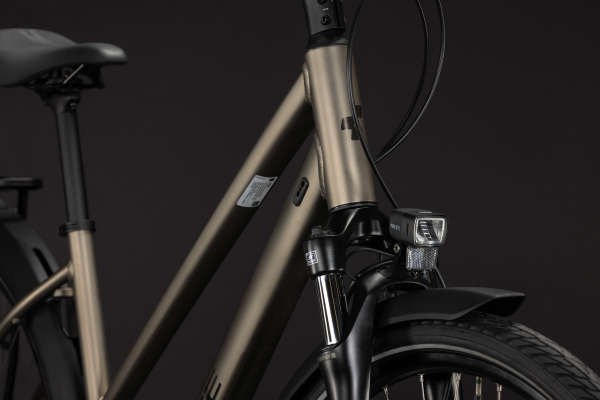 Cube Touring ONE flashstone´n´coalchrome 28" 2027 Onroad Trekking Trapeze Kerékpár - barna