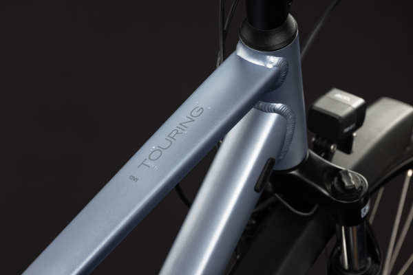 Cube Touring ONE silverblue´n´reflex 28" 2027 Onroad Trekking Kerékpár - ezüst