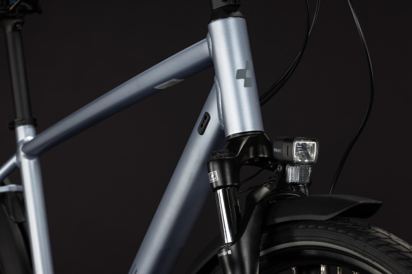 Cube Touring ONE silverblue´n´reflex 28" 2027 Onroad Trekking Kerékpár - ezüst