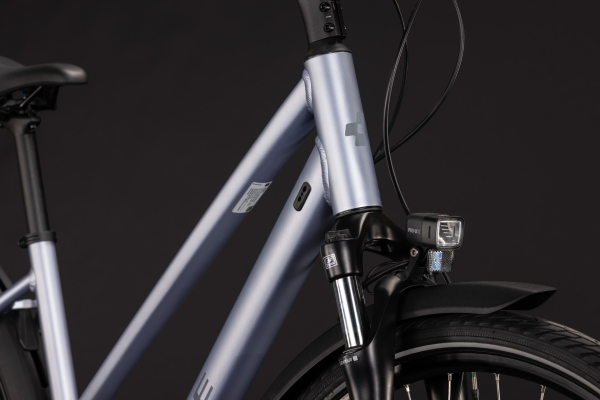 Cube Touring ONE silverblue´n´reflex 28" 2027 Onroad Trekking Trapeze Kerékpár - ezüst