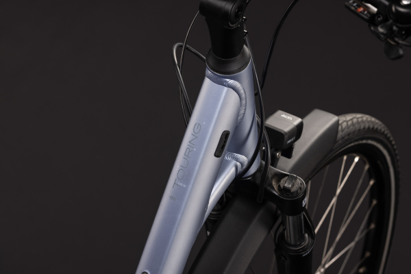 Cube Touring ONE silverblue´n´reflex 28" 2027 Onroad Trekking Easy Entry Kerékpár - ezüst