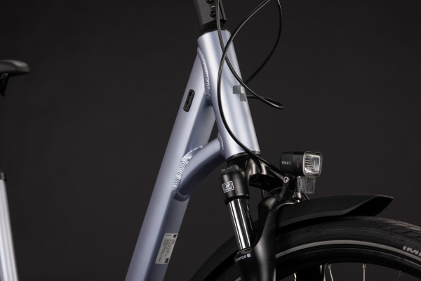 Cube Touring ONE silverblue´n´reflex 28" 2027 Onroad Trekking Easy Entry Kerékpár - ezüst