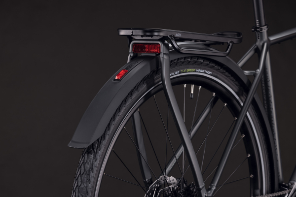 Cube Kathmandu ONE blackforest´n´chrome 28" 2027 Onroad Trekking Kerékpár - fekete
