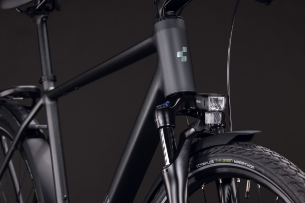 Cube Kathmandu ONE blackforest´n´chrome 28" 2027 Onroad Trekking Kerékpár - fekete