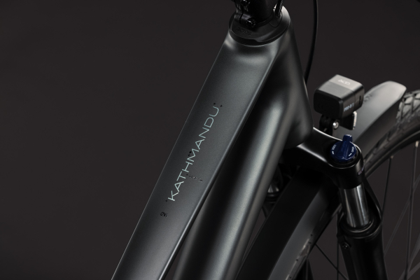 Cube Kathmandu ONE blackforest´n´chrome 28" 2027 Onroad Trekking Trapeze Kerékpár - fekete