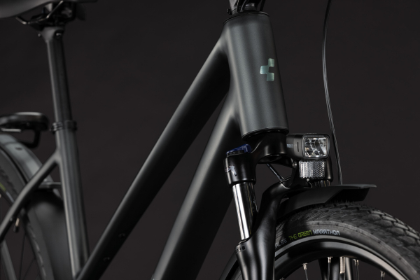 Cube Kathmandu ONE blackforest´n´chrome 28" 2027 Onroad Trekking Trapeze Kerékpár - fekete