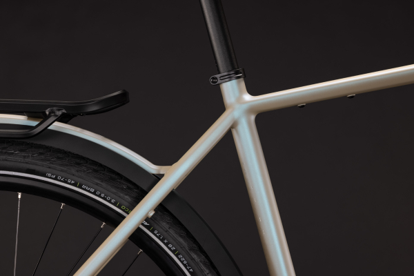 Cube Kathmandu ONE glintsand´n´black 28" 2027 Onroad Trekking Kerékpár - világosszürke