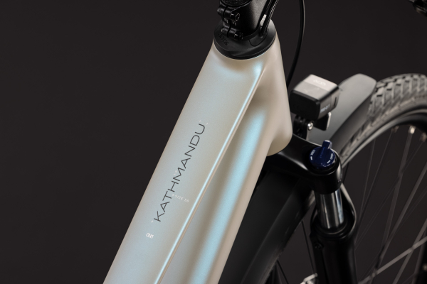 Cube Kathmandu ONE glintsand´n´black 28" 2027 Onroad Trekking Trapeze Kerékpár - világosszürke