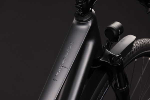 Cube Kathmandu Pro slabgrey´n´chrome 28" 2027 Onroad Trekking Trapeze Kerékpár - szürke