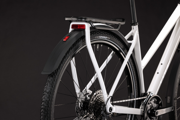Cube Kathmandu Pro metallicwhite´n´chrome 28" 2027 Onroad Trekking Trapeze Kerékpár - fehér