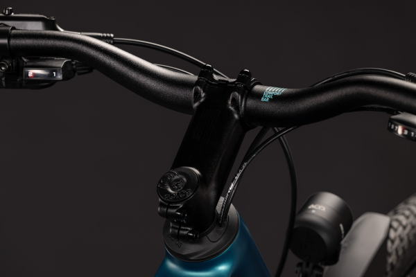 Cube Kathmandu EXC metallicpetrol´n´sea 28" 2027 Onroad Trekking Kerékpár - sötétkék