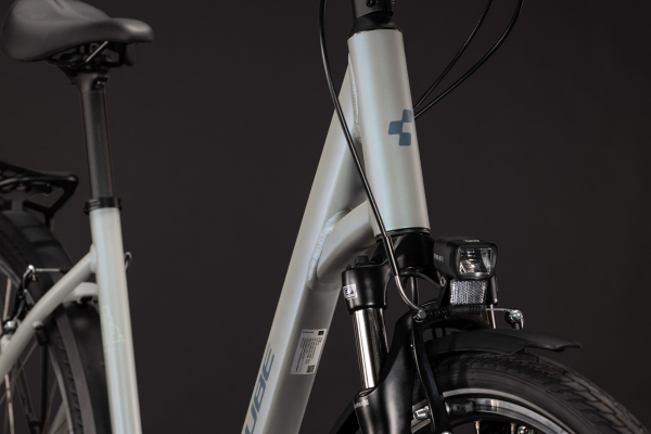 Cube Town ONE frostyleaves´n´blue 28" 2027 Onroad Trekking Easy Entry Kerékpár - szürke