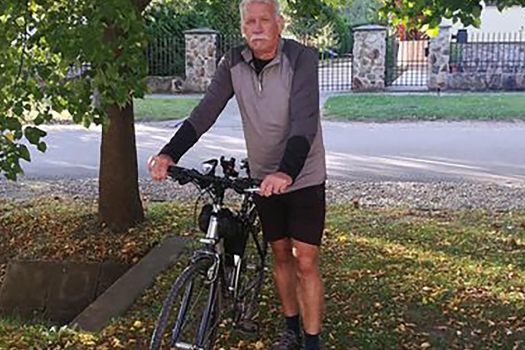 Kilométergyűjtő csapatunk tagja: Bottka Csaba, aki 60 évesen kezdett el komolyabban bringázni (riport)